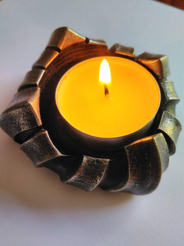 Tealight holder